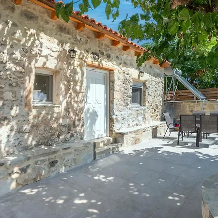 Holiday home Emilia *