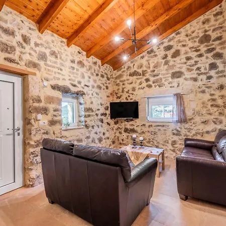 Emilia Holiday home